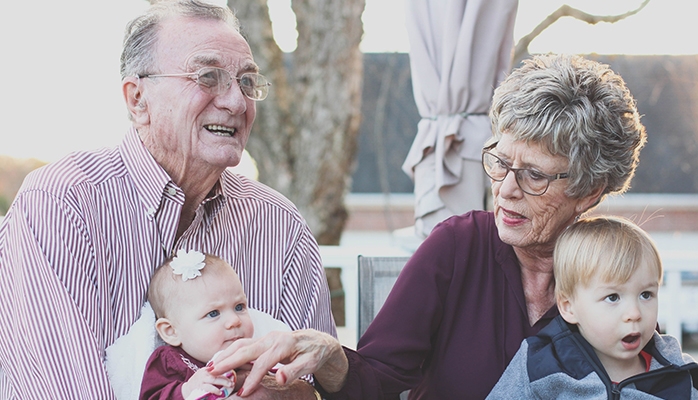 Grand-parents : comment faire valoir votre droit de visite